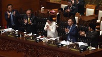 Rapat dihadiri oleh Ketua DPR RI Puan Maharani, Wakil Ketua DPR RI Sufmi Dasco Ahmad, Lodewijk F Paulus, dan Rachmat Gobel.