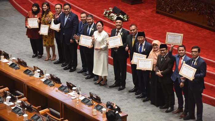 Ketua DPR Puan Maharani menyampaikan pidato saat memimpin Rapat Paripurna DPR Penutupan Masa Sidang I Tahun Sidang 2024-2025 Keanggotaan DPR RI 2019-2024 di Kompleks Parlemen, Senayan, Jakarta, Senin (30/9/2024). Selama periode 2019-2024, DPR telah menyelesaikan 225 Undang-Undang yang terdiri dari 48 RUU dari daftar Prolegnas 2019-2024 dan 177 RUU kumulatif terbuka. ANTARA FOTO/Indrianto Eko Suwarso/Spt.