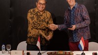 Repatriasi ini merupakan bagian dari kerja sama kebudayaan Indonesia dan Belanda yang diinisiasi melalui MoU pada 2017 lalu. Penandatanganan kesepakatan repatriasi koleksi dilaksanakan pada 20 September 2024 di Wereldmuseum, Amsterdam, oleh Direktur Jenderal Kebudayaan Kementerian Pendidikan, Kebudayaan, Riset, dan Teknologi RI Hilmar Farid serta Menteri Pendidikan, Kebudayaan, dan Ilmu Pengetahuan Belanda Eppo Bruins, . Foto: (Dokumentasi Indonesian Heritage Agency-Kemendikbudristek)