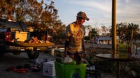 Badai Kategori 4 tersebut memiliki kecepatan angin 225 kilometer per-jam dan terus menyebabkan kerusakan besar.   