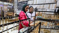 Permintaan koin dan batangan emas melonjak hampir 58 persen dari tahun 2022 hingga 2023, menurut laporan tahunan World Gold Council, karena orang Mesir menggunakannya untuk melindungi tabungan mereka terhadap devaluasi mata uang.