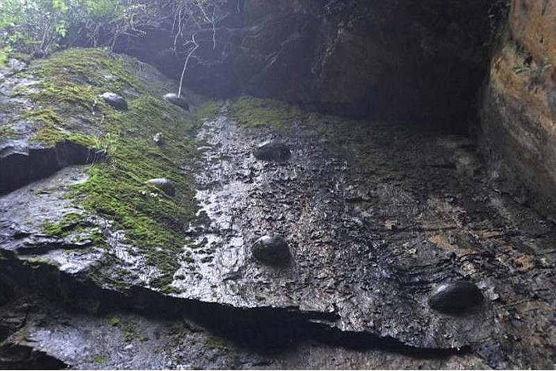 Provinsi Guizhou, China, menyimpan fenomena geologi menarik yang disebut 'gunung bertelur'.