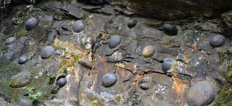 Provinsi Guizhou, China, menyimpan fenomena geologi menarik yang disebut gunung bertelur.