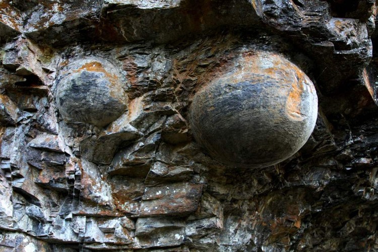 Provinsi Guizhou, China, menyimpan fenomena geologi menarik yang disebut gunung bertelur. Provinsi Guizhou, China, menyimpan fenomena geologi menarik yang disebut gunung bertelur.