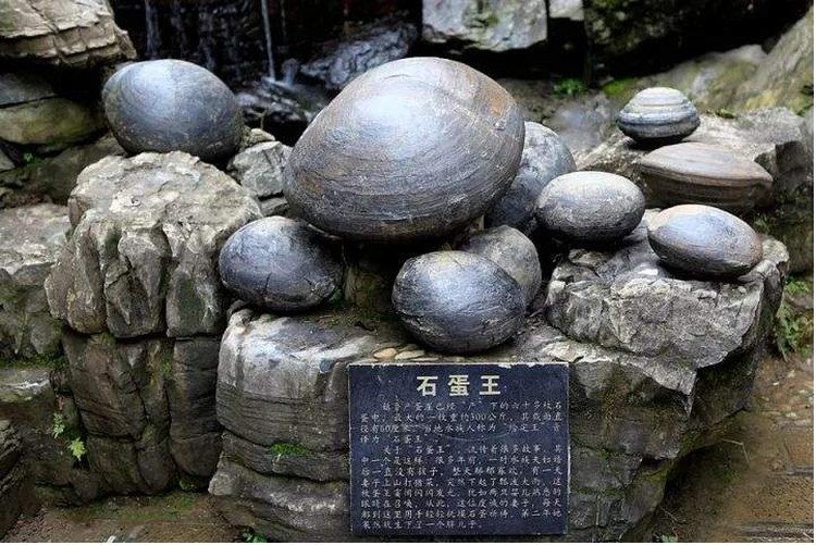 Provinsi Guizhou, China, menyimpan fenomena geologi menarik yang disebut gunung bertelur.