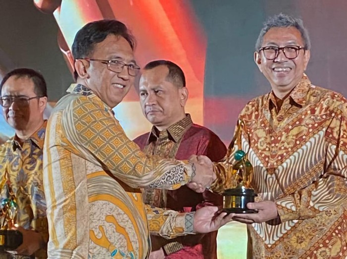 PT BSI kembali menyabet penghargaan bergengsi sektor pertambangan