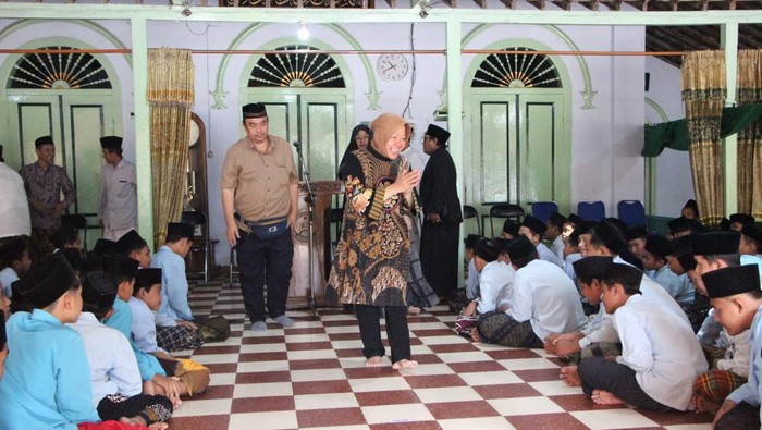 Risma kunjungi Ponpes Mambaul Hikam Blitar