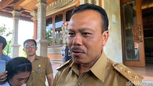 Sekda Bali, Dewa Made Indra, di Gedung DPRD Bali, Senin (30/9/2024). (Rizki Setyo/detikBali)