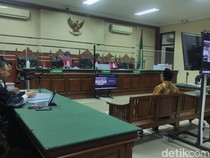Bupati Nonaktif Gus Muhdlor Jalani Sidang Perdana Korupsi BPPD Sidoarjo