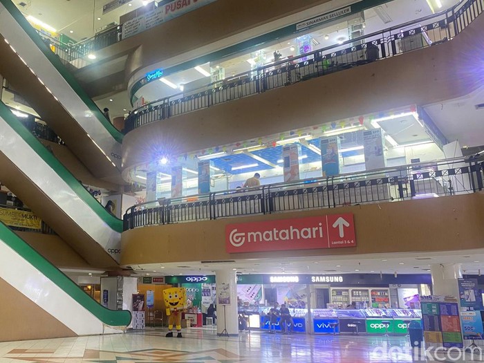Suasana Matahari di Plasa Simpang Lima Kota Semarang pada hari terakhir beroperasi, Senin (30/9/2024).