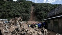 Banjir dan tanah longsor yang mematikan akibat hujan sering terjadi di seluruh Asia Selatan selama musim hujan. Para ahli mengatakan perubahan iklim meningkatkan frekuensi dan tingkat keparahannya. 