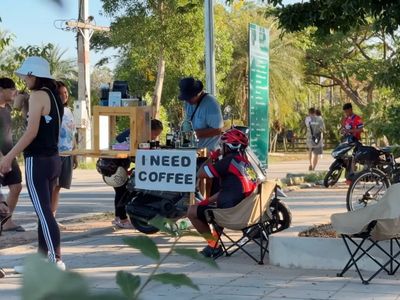Unik! 8 Tempat Ngopi di Thailand Ini Pakai Vespa hingga Truk