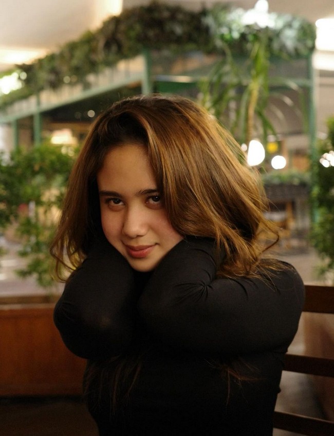 “LUV BAREFACED TISSAAAAAAA sering sering please cinta bgt!!!!” puji netizen lainnya. Foto: Instagram/@tissabiani