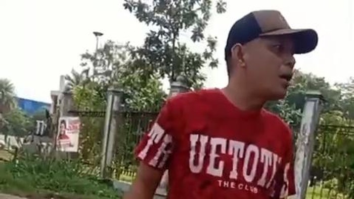 Viral pedagang di Palembang usir pedagang lain karena jualan sama.
