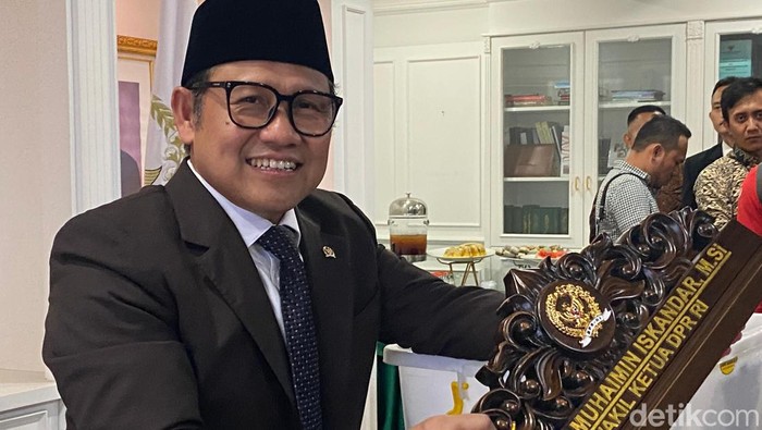 Wakil Ketua DPR RI Muhaimin Iskandar (Cak Imin) beres-beres ruang kerjanya menjelang pelantikan anggota DPR RI periode 2024-2029 (Dwi/detikcom)