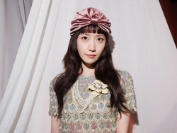 7 Gaya Yoona SNSD Tampil Manglingi Pakai Turban di Paris Fashion Week 2024