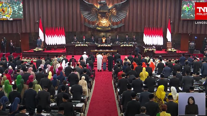 Sebanyak 152 anggota DPD terpilih periode 2024-2029 resmi dilantik. Para senator ini akan melaksanakan fungsi pengajuan rancangan undang-undang hingga pengawasan pelaksanaan undang-undang.