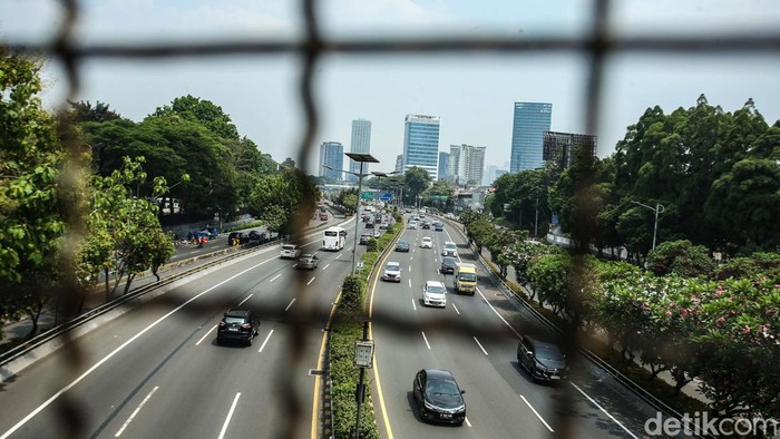 Lalu lintas di sekitar Gedung DPR RI saat pelantikan anggota DPR-DPD RI periode 2024-2029.