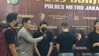 Hasil urine Andrew Andika dinyatakan positif menggunakan narkotika jenis amfetamin dan metamfetamin. Foto: Febri/detikhot