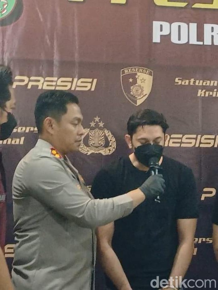 andrew andika Andrew Andika saat ditemui di Polres Jakarta Barat.