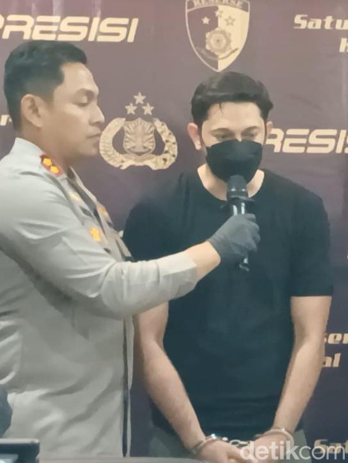andrew andika Andrew Andika saat ditemui di Polres Jakarta Barat.