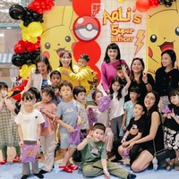 Digelar meriah, acara pesta ulang tahun Aqli ramai dihadiri oleh para sahabatnya. Rekan-rekan sang mama juga tampak hadir dengan membawa serta anak-anak mereka. Foto: Instagram/@mrsayudewi