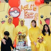 Muhammad Aqli Ataya anak ketiga Ayu Dewi dan Regi Datau pada 29 September 2024 baru saja berulang tahun yang ke-5. Pesta perayaan ulang tahunnya dibuat meriah dengan mengusung tema Pokemon. Foto: Instagram/@mrsayudewi