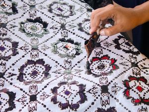 Merayakan Hari Batik Nasional: Sejarah, Motif hingga Maknanya