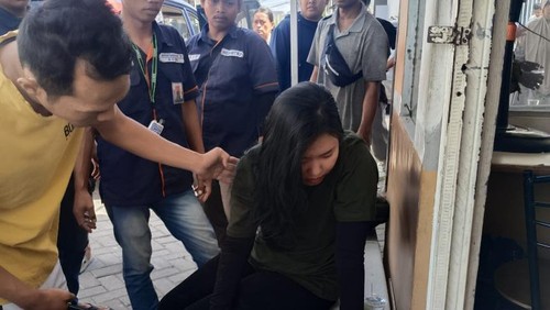 begal taksi online surabaya