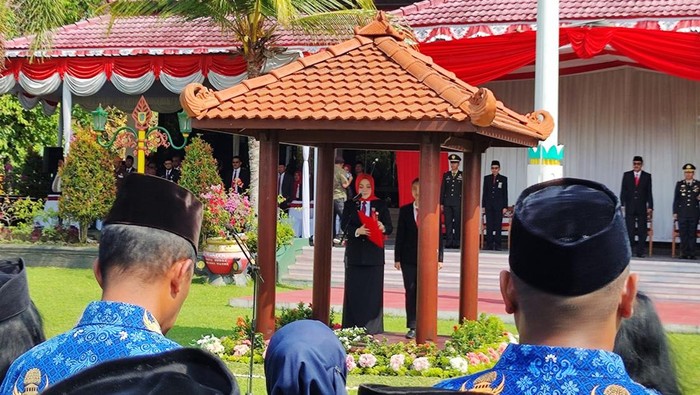 Bupati Klaten Sri Mulyani, saat menjadi inspektur upacara Hari Kesaktian Pancasila 2024 di halaman Pemkab Klaten