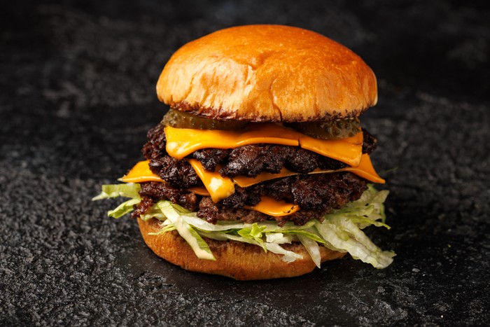 burger Amerika yang klasik mulai populer di Indonesia