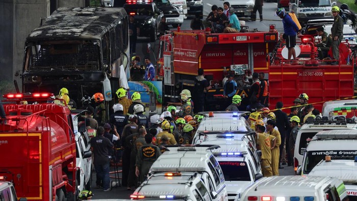 Bus Rombongan Siswa-Guru di Bangkok Terbakar, Belasan Penumpang Tewas Sebuah bus yang membawa siswa dan guru di Bangkok terbakar. Dilaporkan belasan orang tewas.