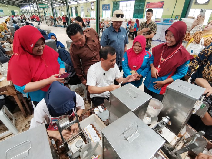 Calon Gubernur Jawa Tengah Ahmad Luthfi bakal memacu industri padat karya di Jawa Tengah.
