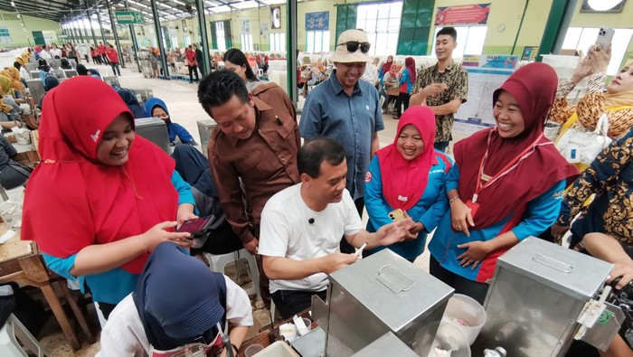 Calon Gubernur Jawa Tengah Ahmad Luthfi bakal memacu industri padat karya di Jawa Tengah.