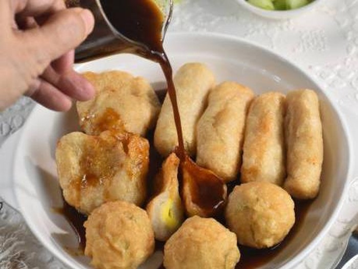 Pempek or empek-empek is a food made from soft ground fish meat mixed with starch or sago flour, as well as a composition of several other ingredients such as eggs, mashed garlic, flavoring, and salt.