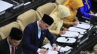Wakil Ketua DPR RI Sufmi Dasco Ahmad mengatakan tidak akan ada perubahan ketentuan mengenai formasi pimpinan DPR periode 2024-2029. Dia menyebut formasi pimpinan DPR yang baru nantinya akan sesuai UU MD3 yang berlaku saat ini.