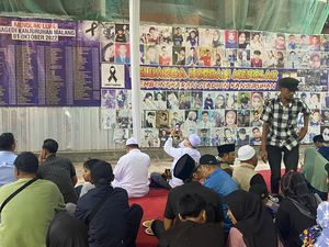 Gerimis Iringi Doa Bersama Peringati 2 Tahun Tragedi Kanjuruhan Malang
