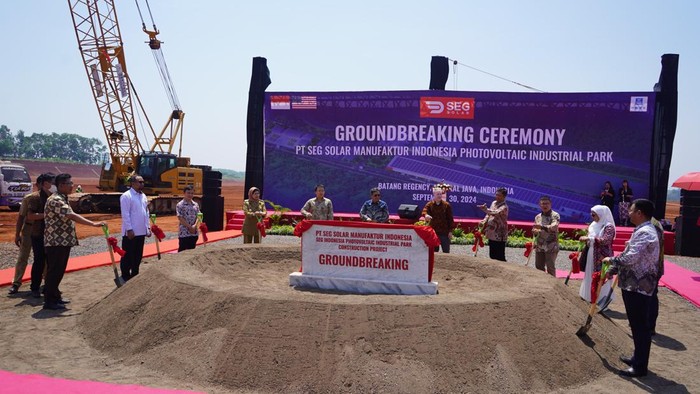 Groundbreaking pabrik SEG Solar di Batang