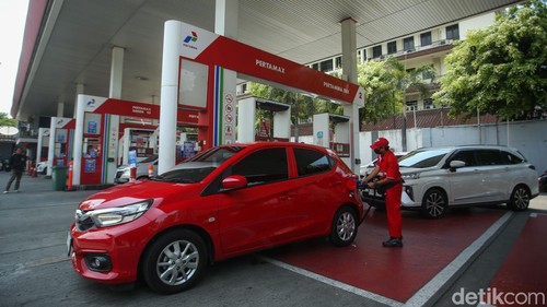 Pertamina, Shell, BP dan Vivo kompak menurunkan harga bahan bakar minyak (BBM).  per 1 Oktober 2024. Harga baru berlaku pada 1 Oktober 2024.