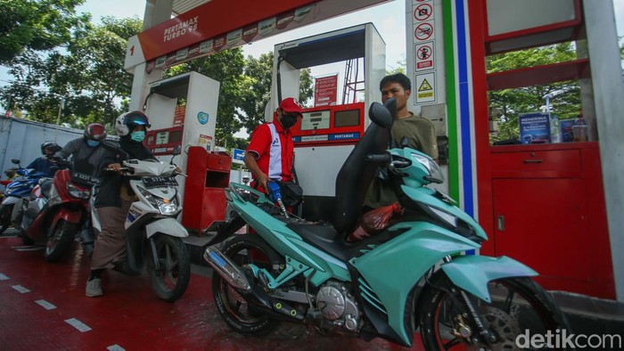 Pertamina, Shell, BP dan Vivo kompak menurunkan harga bahan bakar minyak (BBM).  per 1 Oktober 2024. Harga baru berlaku pada 1 Oktober 2024.