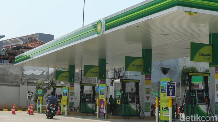 Pertamina, Shell, BP dan Vivo kompak menurunkan harga bahan bakar minyak (BBM).  per 1 Oktober 2024. Harga baru berlaku pada 1 Oktober 2024.