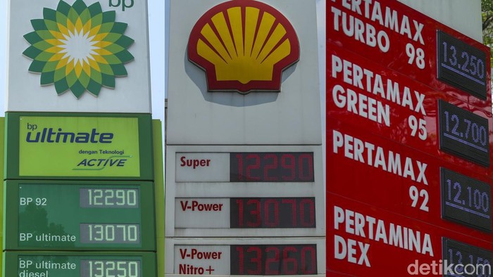 Pertamina, Shell, BP dan Vivo kompak menurunkan harga bahan bakar minyak (BBM).  per 1 Oktober 2024. Harga baru berlaku pada 1 Oktober 2024.