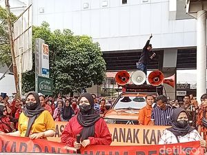 Jerit Ibu Tersangka Pembunuh-Pemerkosa Siswi SMP: Tolong Kami, Pak Prabowo!