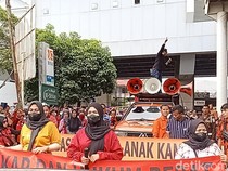 Jerit Ibu Tersangka Pembunuh-Pemerkosa Siswi SMP: Tolong Kami, Pak Prabowo!