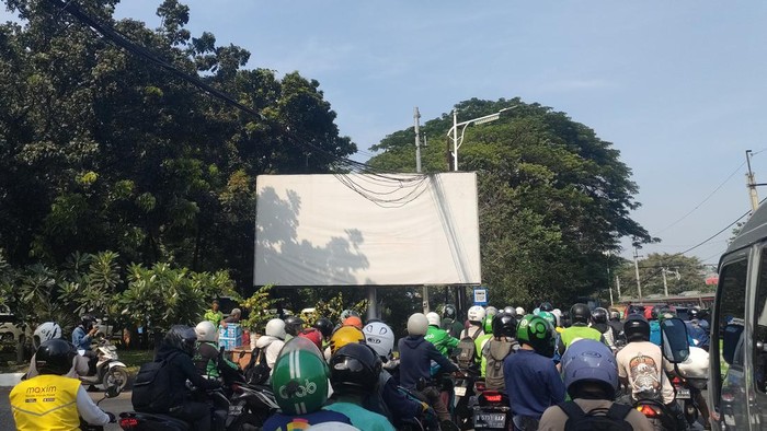 Jalan sekitar Palmerah macet jelang pelantikan anggota DPR RI