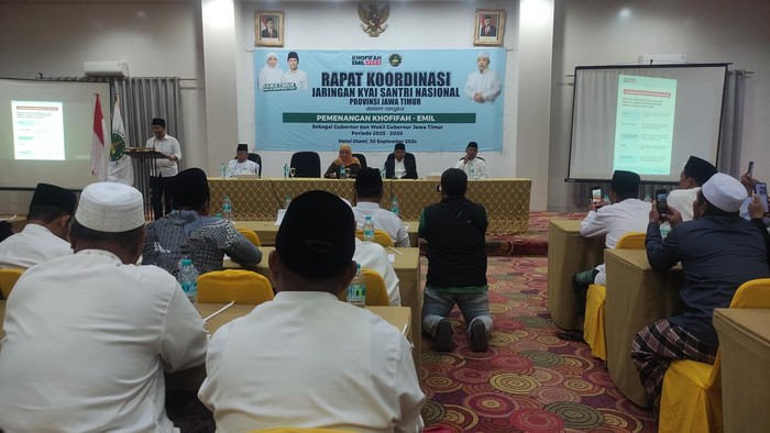 Jaringan Kiai-Santri Nasional (JKSN) mendeklarasikan dukungan untuk Khofifah-Emil di Pilgub Jatim 2024.