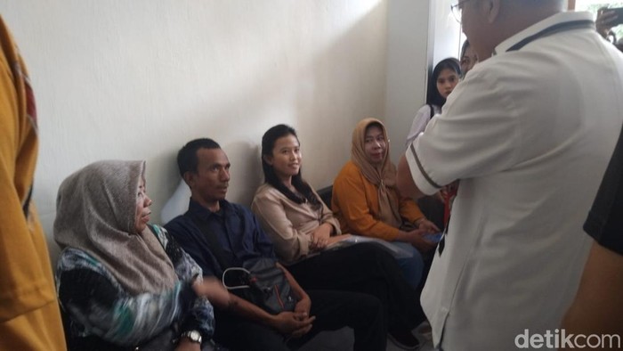 Keluarga korban hadiri sidang perdana kasus pemerkosaan dan pembunuhan