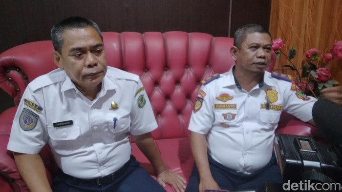 Kepala Dishub Kota Gorontalo Hermanto Saleh (kiri) dan Kabid Lalu Lintas Perhubungan Rahmanto Idji.