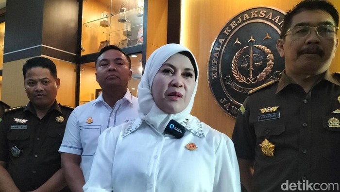 Kepala Kejaksaan Tinggi Jatim Mia Amiati.