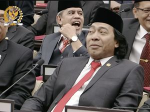 Video: Momen Teriakan Uhuy saat Komeng Disorot di Pelantikan DPR-DPD